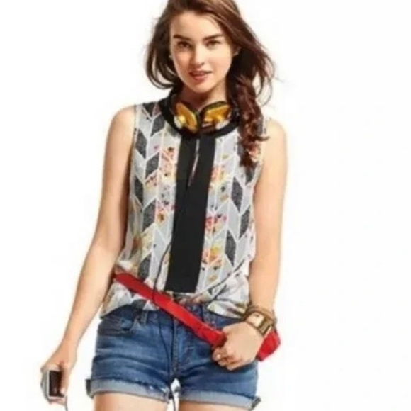 CAbi Tops - Cabi Floral Grosgrain Round Neck Sleeveless Tank Top